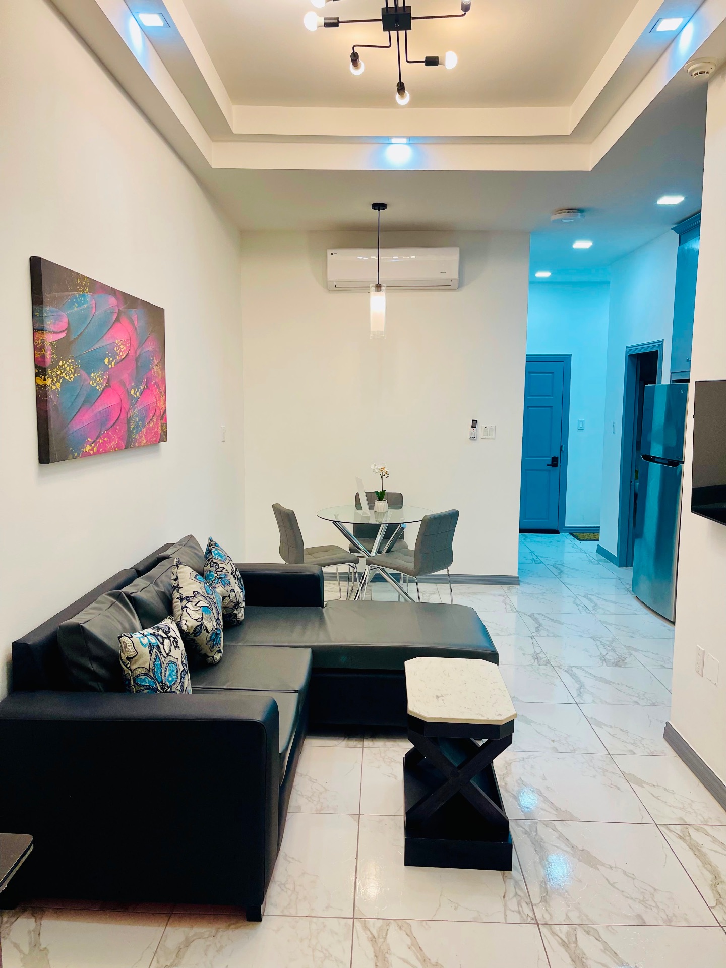 Enjoy Urban Living: AC & Internet-Ready 2BR in Georgetown